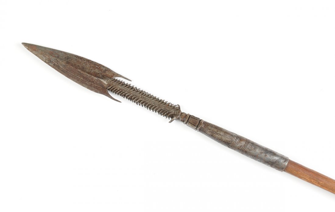 AN AFRICAN TRIBAL THROWING SPEAR, POSSIBLY TUBU DAZA (1 of 7)