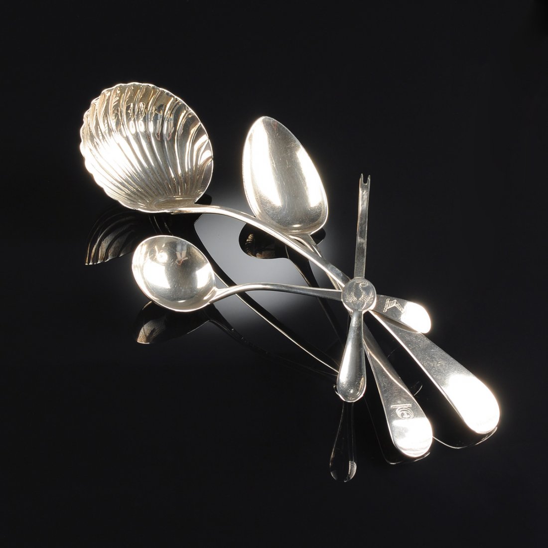 A GROUP OF THREE GEORGE III STERLING SILVER SERVING (1 of 8)
