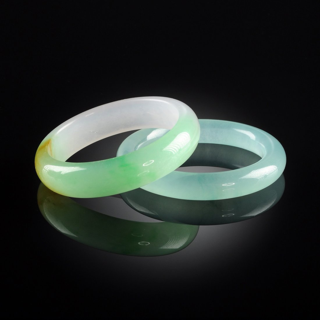 A CHINESE CARVED APPLE GREEN AND LAVENDER JADEITE (1 of 1)