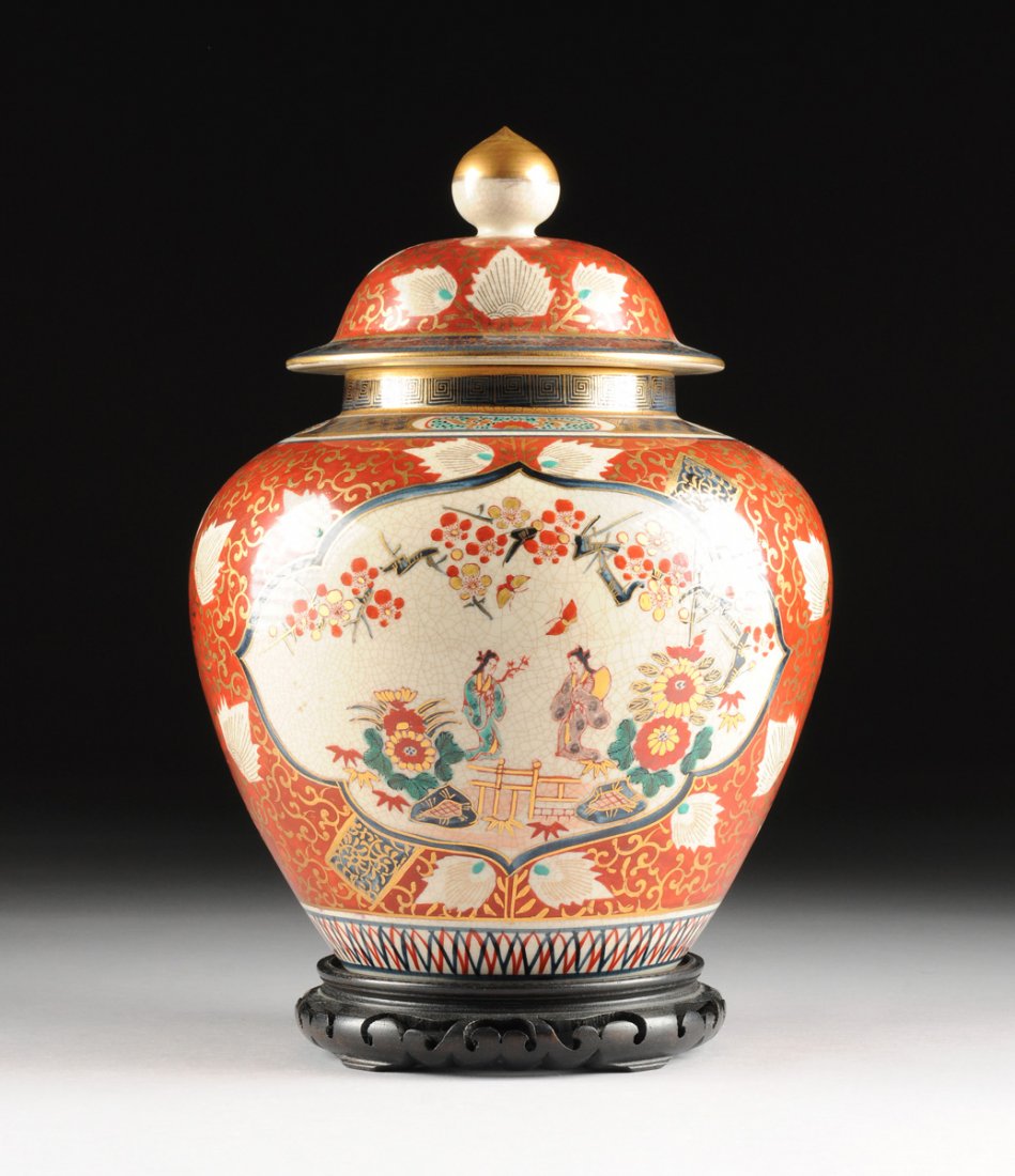 A LARGE JAPANESE SATSUMA PARCEL GILT AND POLYCHROME (1 of 10)