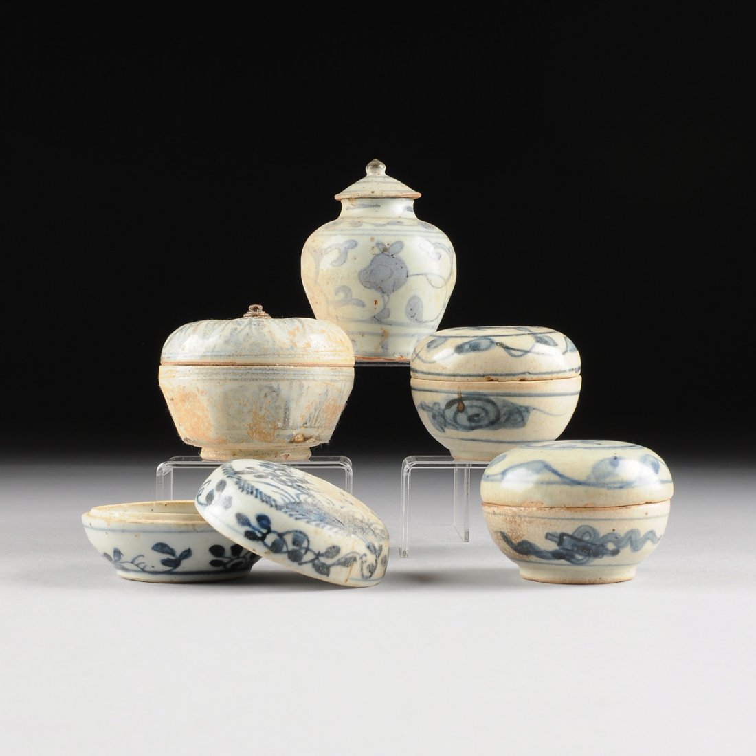 A GROUP OF FIVE SMALL CHINESE BLUE AND WHITE GLAZED (1 of 10)