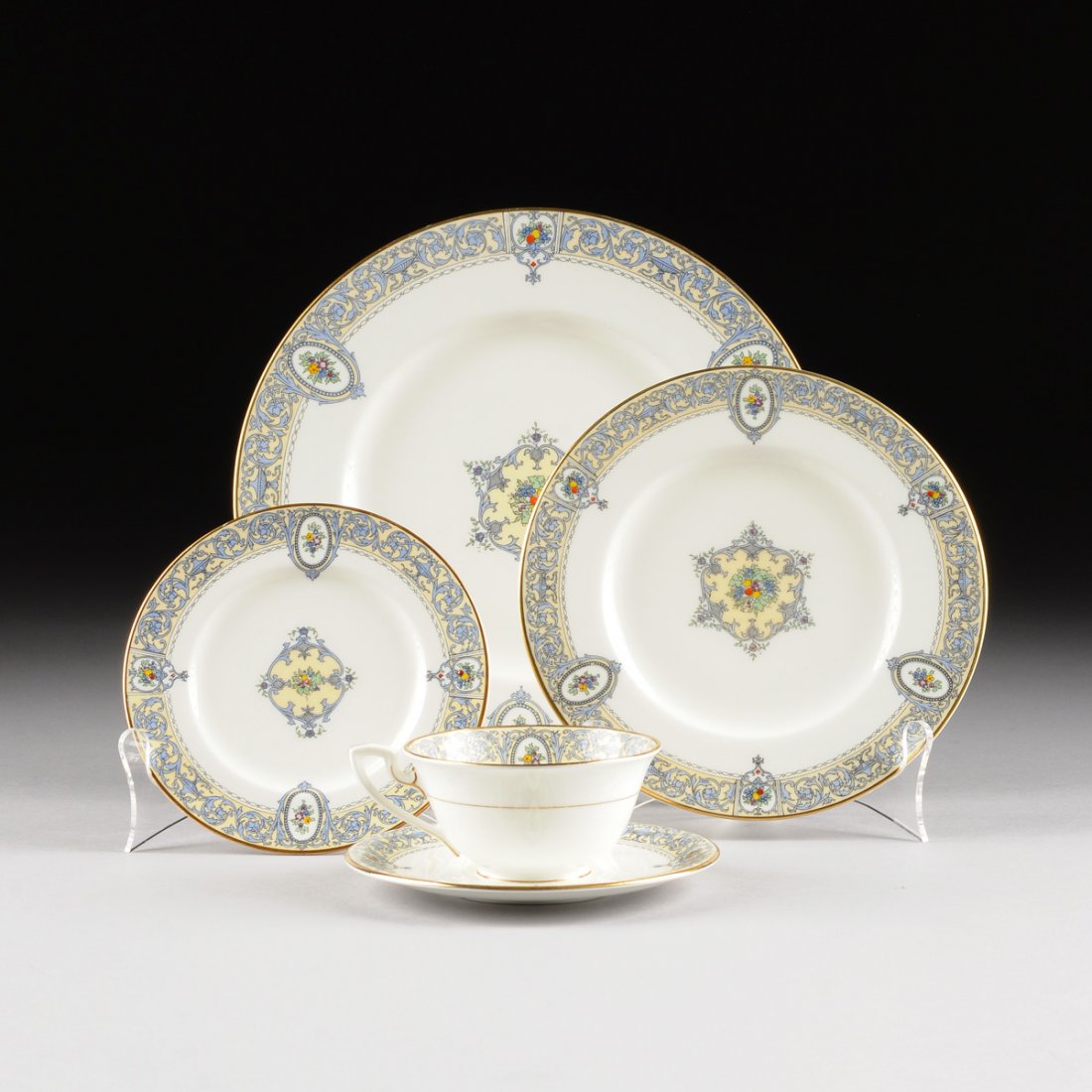 A FORTY FIVE PIECE ROYAL WORCESTER PORCELAIN PARTIAL (1 of 8)