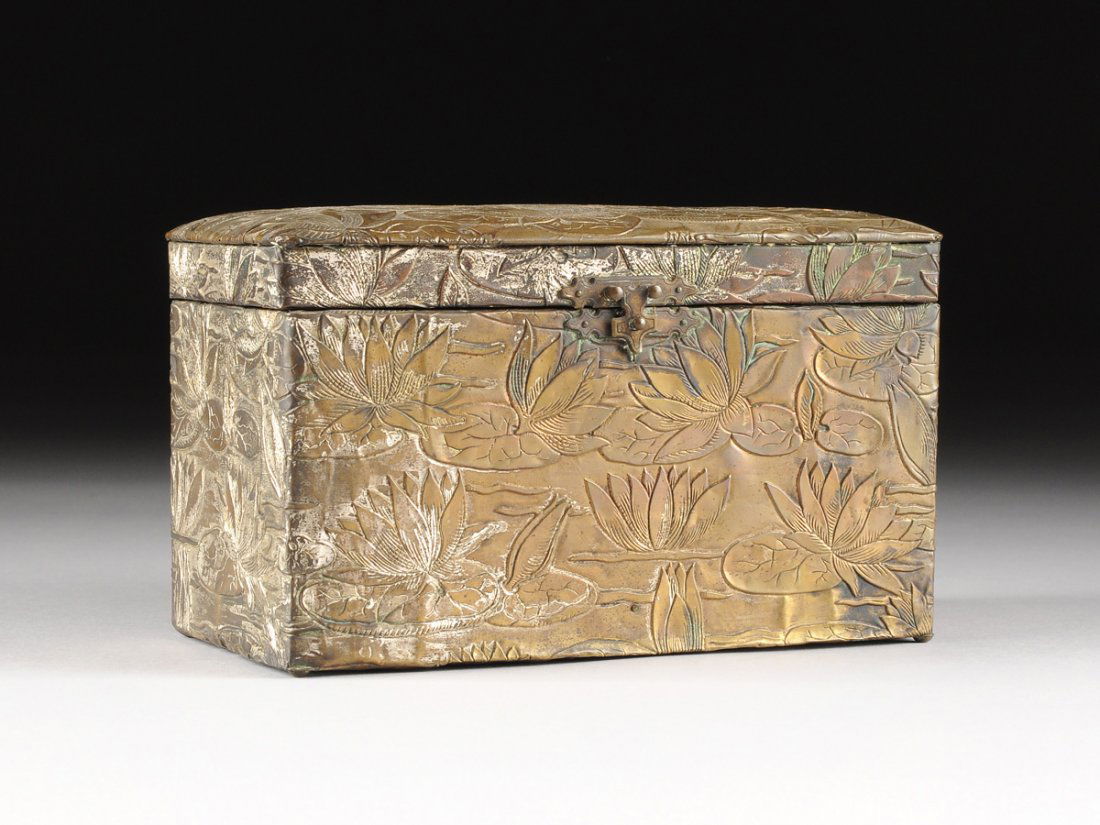 A VINTAGE JAPANESE SILVER PLATED METAL BOX, EARLY 20TH (1 of 9)