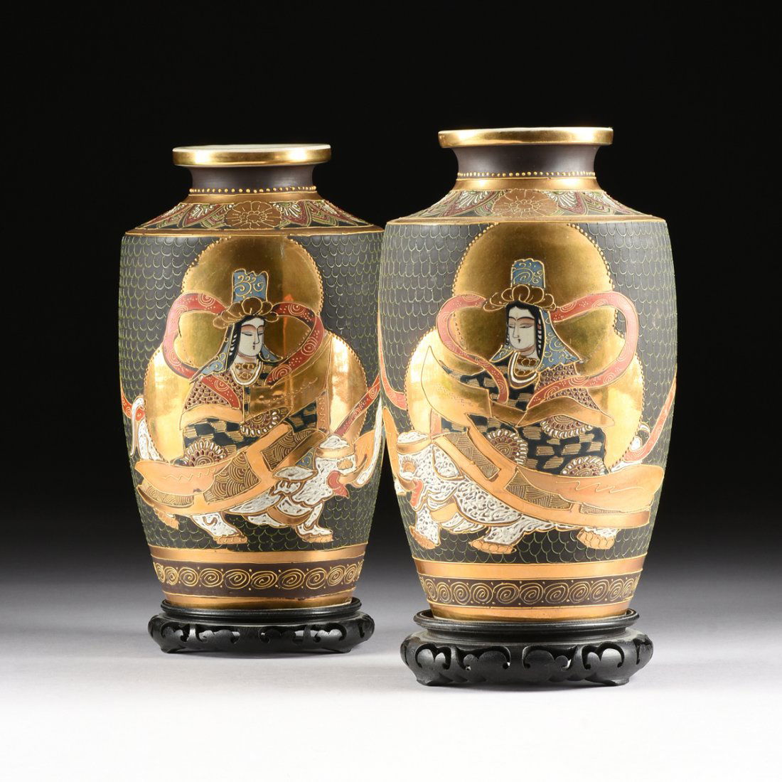 A PAIR OF SATSUMA STYLE PARCEL GILT AND POLYCHROME (1 of 10)