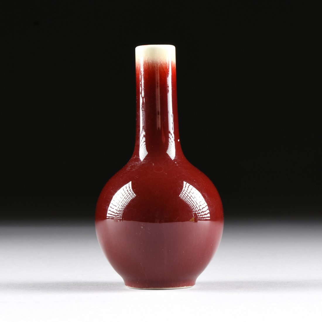 A SMALL RED GLAZED CHINESE PORCELAIN VASE, (1 of 5)
