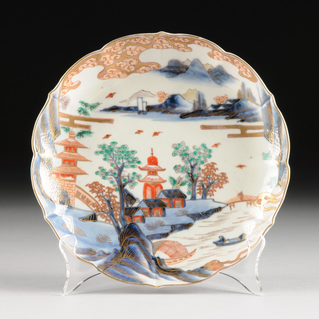 A SET OF FIVE IMARI PORCELAIN PLATES, LATE 19TH/EARLY (1 of 6)