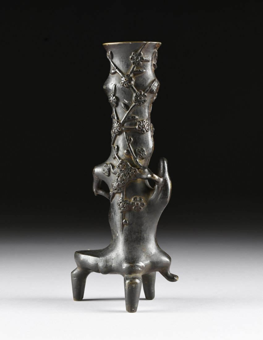 A BRONZE JAPANESE TRIPOD URN, (1 of 8)