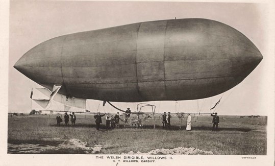 14 various British, Welsh and French airship/dirigible: 14 various British, Welsh and French airship/dirigible postcards. Photo type and painted, 3 postally used. Including Nulli Secundes, NS11, Willows II, The Silver Queen, R.36, R.80,Ville de Pau, Ville 
