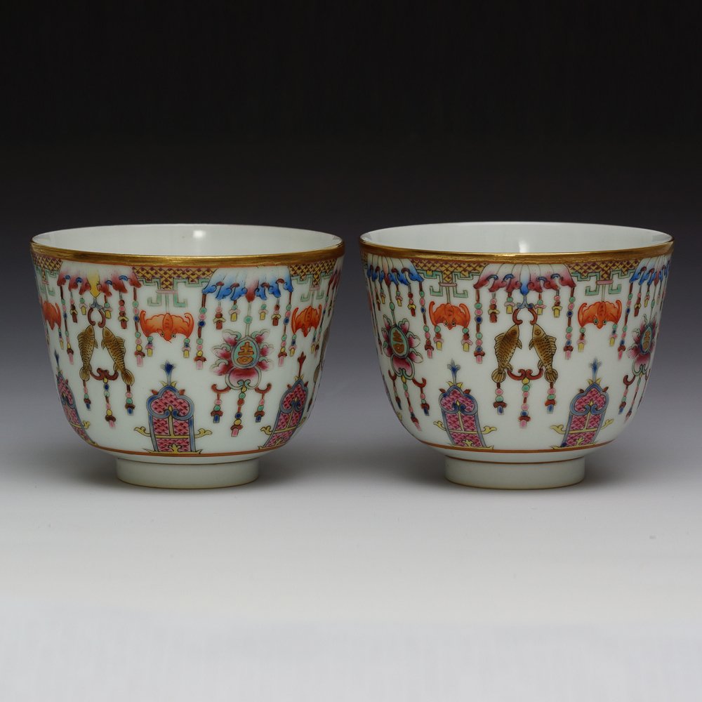 PAIR OF CHINESE FAMILLE ROSE QIANLONG MARK CUPS: Pair of vintage Chinese famille rose cups, finely enameled the exterior with fishes and bats, auspicious objects in traditional Chinese culture. Fish & bat painted on the bowl, means lucky and wealth.
