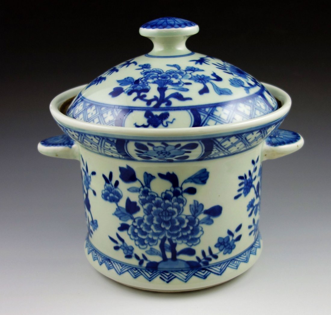 CHINESE BLUE AND WHITE PORCELAIN JAR POT WITH COVER: Chinese hand painted blue and white porcelain jar with flowers on it, Qing Dynasty, the bottom holds six character blue calligraphy mark. Very beautiful jar with good condition no cracks. Height 7.39"