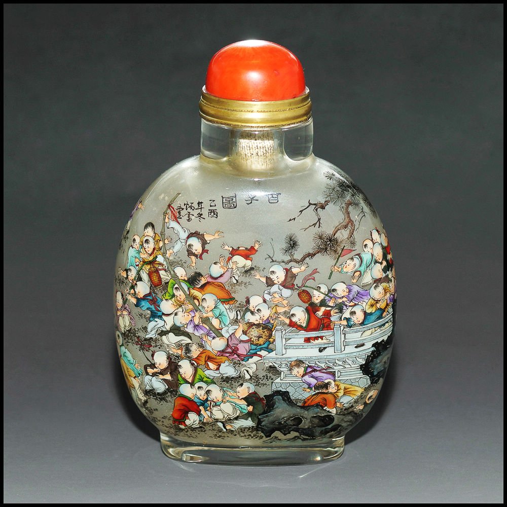Fine Chinese inside painted crystal snuff (Beizitou ): 內畫小孩(百子图)鼻煙壺Fine Chinese inside painted crystal snuff painted by Li BING Lei, he also painted for Coca-Cola during 2008 Beijing Ol