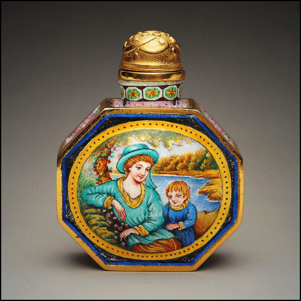 CHINESE ENAMEL ON COPPER SNUFF BOTTLE (1 of 4)