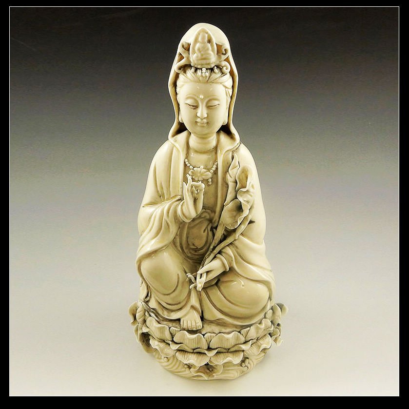 Dehua Guanyin statue: Chinese Blanc-de-Chine Seating GuanYin, H: 10.5" (26.67 cm)