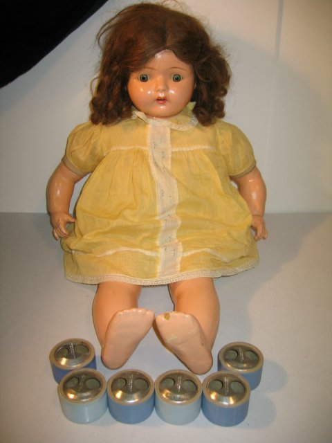C. 1928 EFFANBEE "MAE STARR" PHONODOLL: C. 1928 EFFANBEE "MAE STARR" PHONODOLL. THIS DOLL HAS 6 WAX CYLINDER DISCS MADE BY AVERILL MFG. CO. , NYC. DOLL HAS OPEN MOUTH WITH TEETH, SLEEP EYES, HAND-PAINTED FEATURES AND A HUMAN HAIR WIG. ONE T