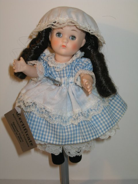 2 GINNY "VOGUE" DOLLS IN DOLL SUITCASE - 2
