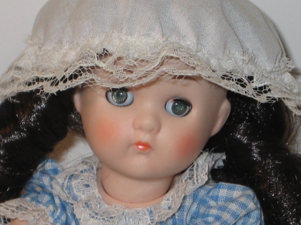 2 GINNY "VOGUE" DOLLS IN DOLL SUITCASE - 3