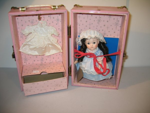 2 GINNY "VOGUE" DOLLS IN DOLL SUITCASE - 5
