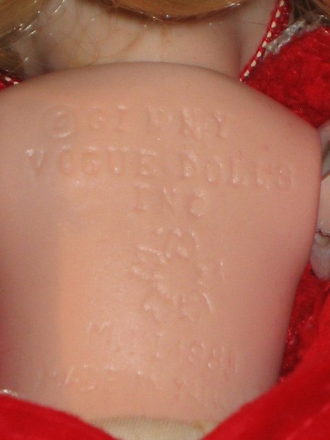 2 GINNY "VOGUE" DOLLS IN DOLL SUITCASE - 9