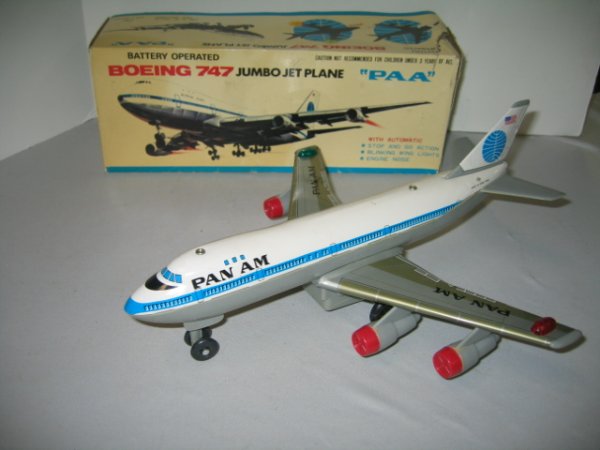 BOEING 747 PAN AM JUMBO JET PLANE W/ BOX