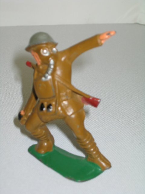 MANOIL LEAD TOY SOLDIERS, 6 TOTAL - 4