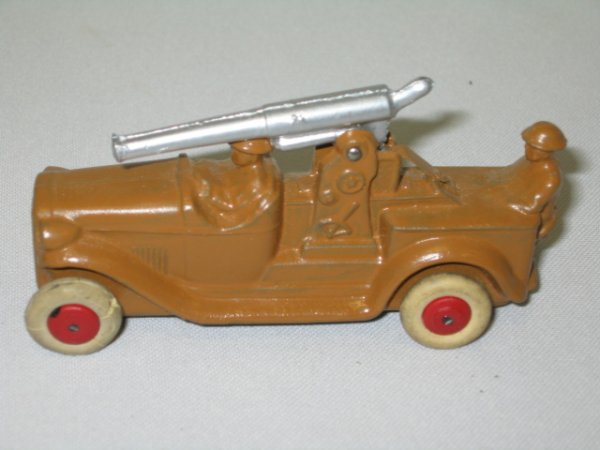 BARCLAY SOLDIERS AND GUN TRUCK - 4