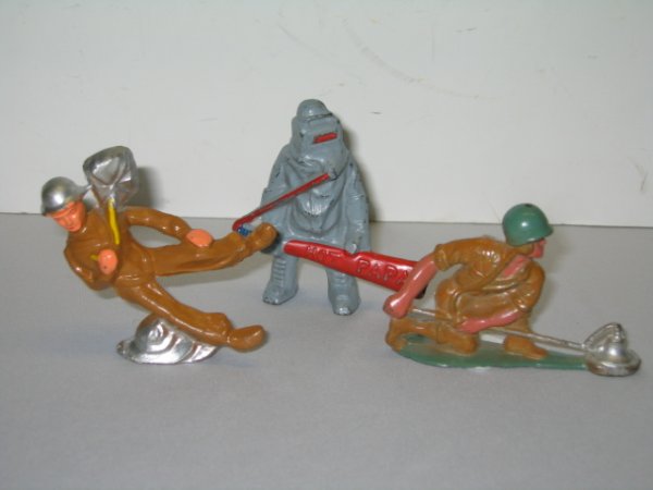 MANOIL LEAD TOY SOLDIERS, 3 TOTALS