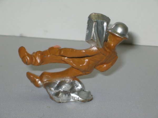 MANOIL LEAD TOY SOLDIERS, 3 TOTALS - 4
