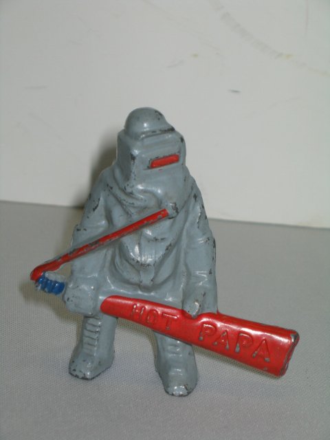 MANOIL LEAD TOY SOLDIERS, 3 TOTALS - 5