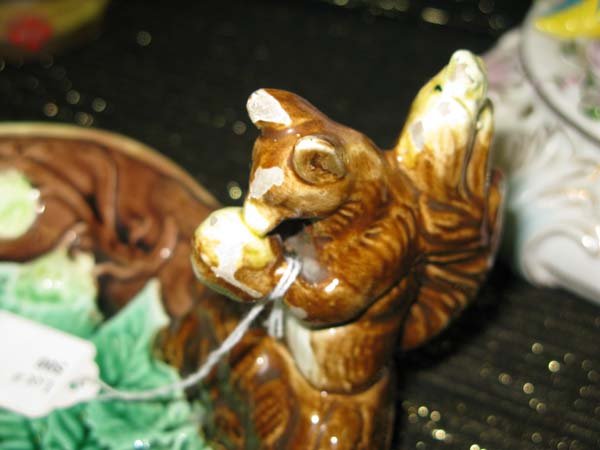 MAJOLICA CHIP DISH W/ROBBINS, STRAWBERRY VINES - 6