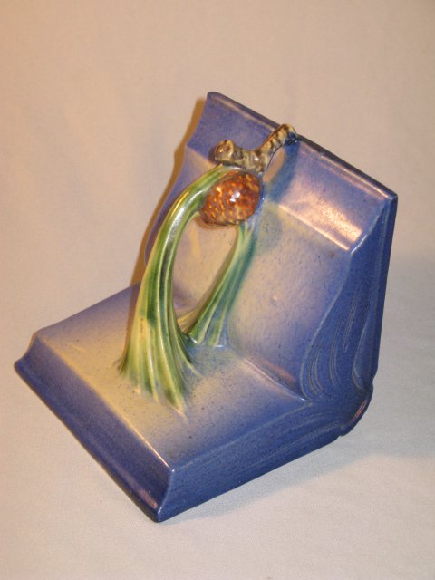 ROSEVILLE BLUE "PINECONE" BOOKEND.