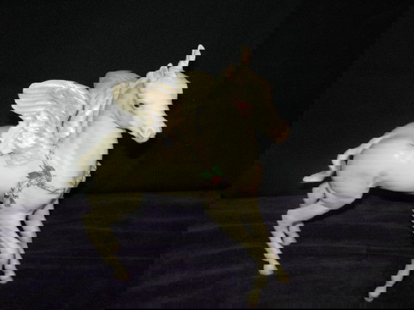 CYBIS PEGASUS "FREE SPIRIT": CYBIS PEGASUS "FREE SPIRIT". #23 OF LTD. 1000. APP. 9"H. ORIG. COST $675.00. TINY CHIP ON WING, AS IMAGED.