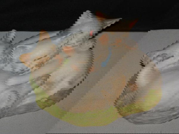 CYBIS FIGURE "KITTENS-TAFFY, TOFFY & TIGER": CYBIS FIGURE "KITTENS-TAFFY, TOFFY & TIGER". 1982. RECEIPT SHOWS $195.00. APP. 5 1/2"Wx3"H. EC