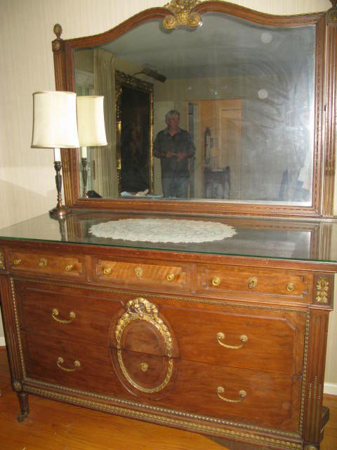 FRENCH CARVED BEDROOM SET, WALNUT: FRENCH CARVED BEDROOM SET, SOLID WALNUT W/GOLD CARVED SWAGS, BASKET ON MIRROR. DRAWERS ARE 1/4-SAWN OAK. THE SET INCLUDES FULL-SIZE HEADBOARD & FOOTBOARD W/CARVED SWAGS & BOWS; THE SIDE RAILS HAVE GOL