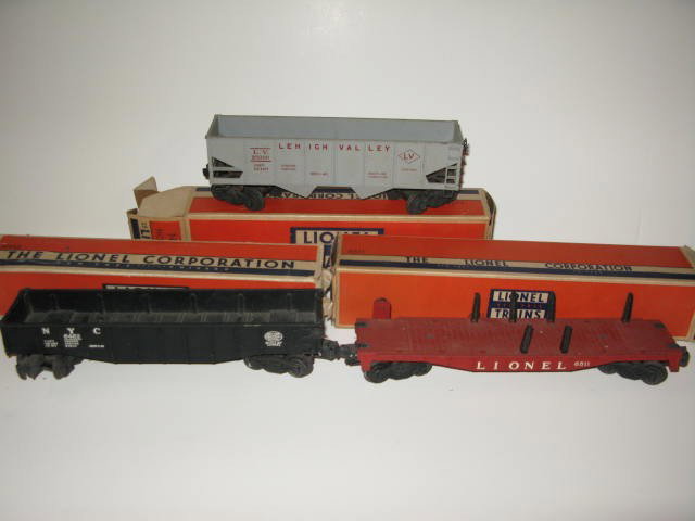LIONEL PIPE CAR, GONDOLA AND HOPPER: LIONEL TRAINS. 1. #6511, FLAT PIPE CAR. 2. 6462, PENNSYLVANIA GONDOLA, BLACK. 3. #6456-25, LEHIGH VALLEY SHORT HOPPER, GRAY, MAROON LETTER. GOOD CONDITION. WITH BOXES.