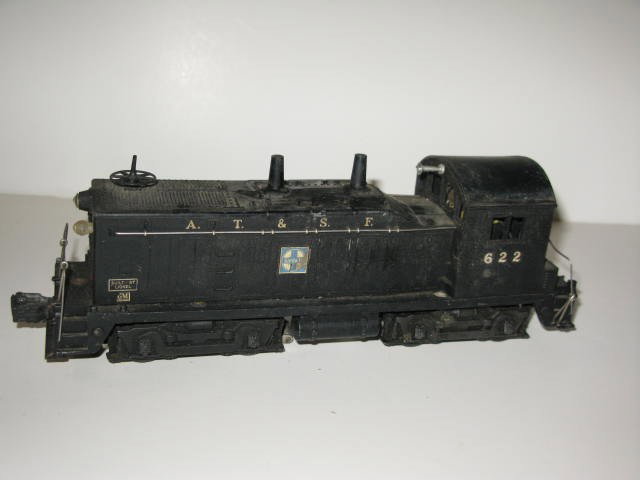 LIONEL SANTA FE SWITCHER: LIONEL SANTA FE NW-2 SWITCHER, #622, SM "GM" DECAL ON CAB.