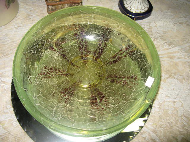 FRENCH ART DECO BOWL IN THE MANNER OF DAUM NANCY: FRENCH ART DECO BOWL IN THE MANNER OF DAUM NANCY. GREENISH GLASS W/BROWN TONES AND RIPPLE DESIGN BAKED INTO THE GLASS. APP. 10 1/2" DIA. VGC