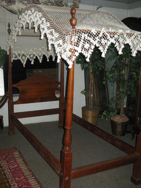 PR ANTIQUE PENCIL POST BEDS W FISHNET CANOPY TWIn PR ANTIQUE PENCIL POST BEDS W FISHNET CANOPY TWIn