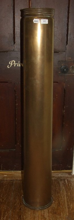 A large brass shell case, 119 cm high: A large brass shell case, 119 cm high
