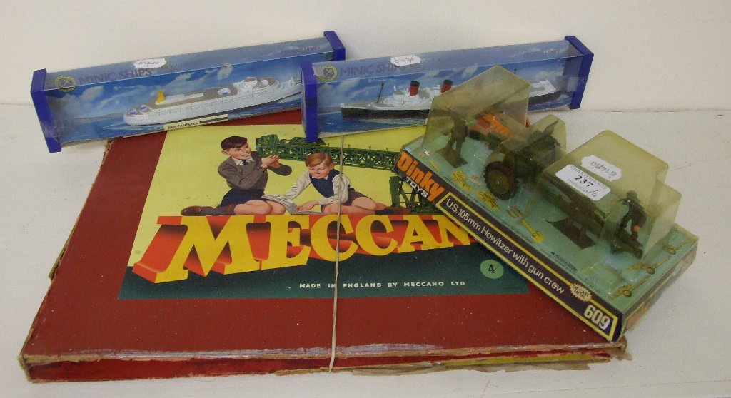 A Dinky Toys US105 mm Howitzer with gun crew, No 609,: A Dinky Toys US105 mm Howitzer with gun crew, No 609, and two Minic ships, RMS Queen Mary and RMS Canberra, all boxed, and a Meccano No 4 set, boxed (4)