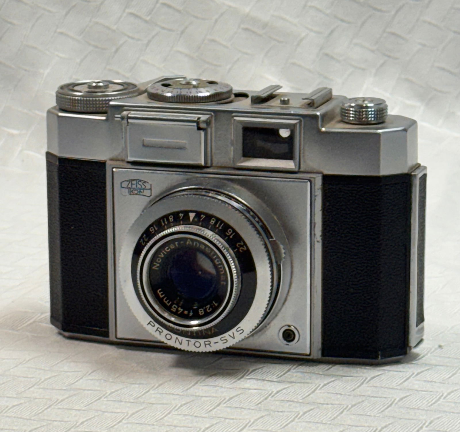 Vintage Zeiss Ikon 35mm Camera – Novicar Anastigmat 45mm f/2.8 Lens (1 of 5)