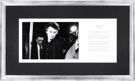 Sid Vicious Photograph by Alan Tannenbaum – Hard Rock Hotel Las Vegas Display, Framed w/ COA