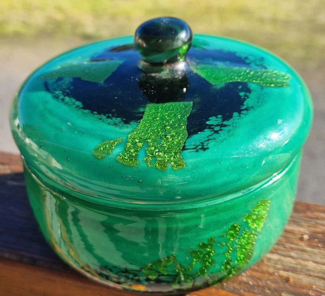 Daum Nancy French Art Glass Covered Box – Wheel-Carved Signature with Gold Leaf Inclusions: An exceptional Daum Nancy French art glass covered box, richly executed in deep emerald green with layered color transitions and brilliant gold leaf inclusions suspended within the glass. The lid and