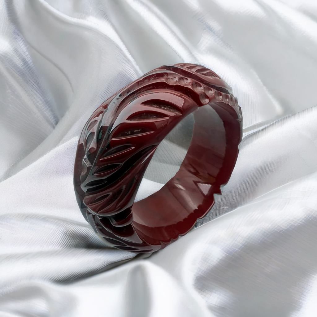 Vintage Hand-Carved Bakelite (Catalin) Bangle Bracelet, New York, Mid-20th Century (1 of 8)