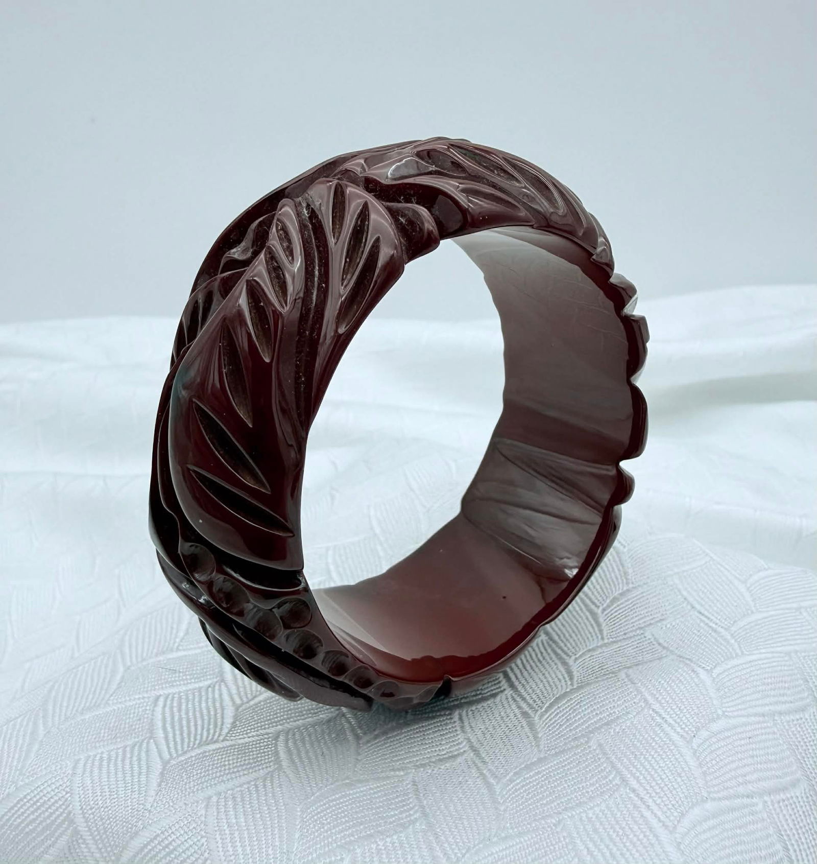 Vintage Carved Catalin Bakelite Bangle Bracelet, Mid-20th Century New York Studio (1 of 4)