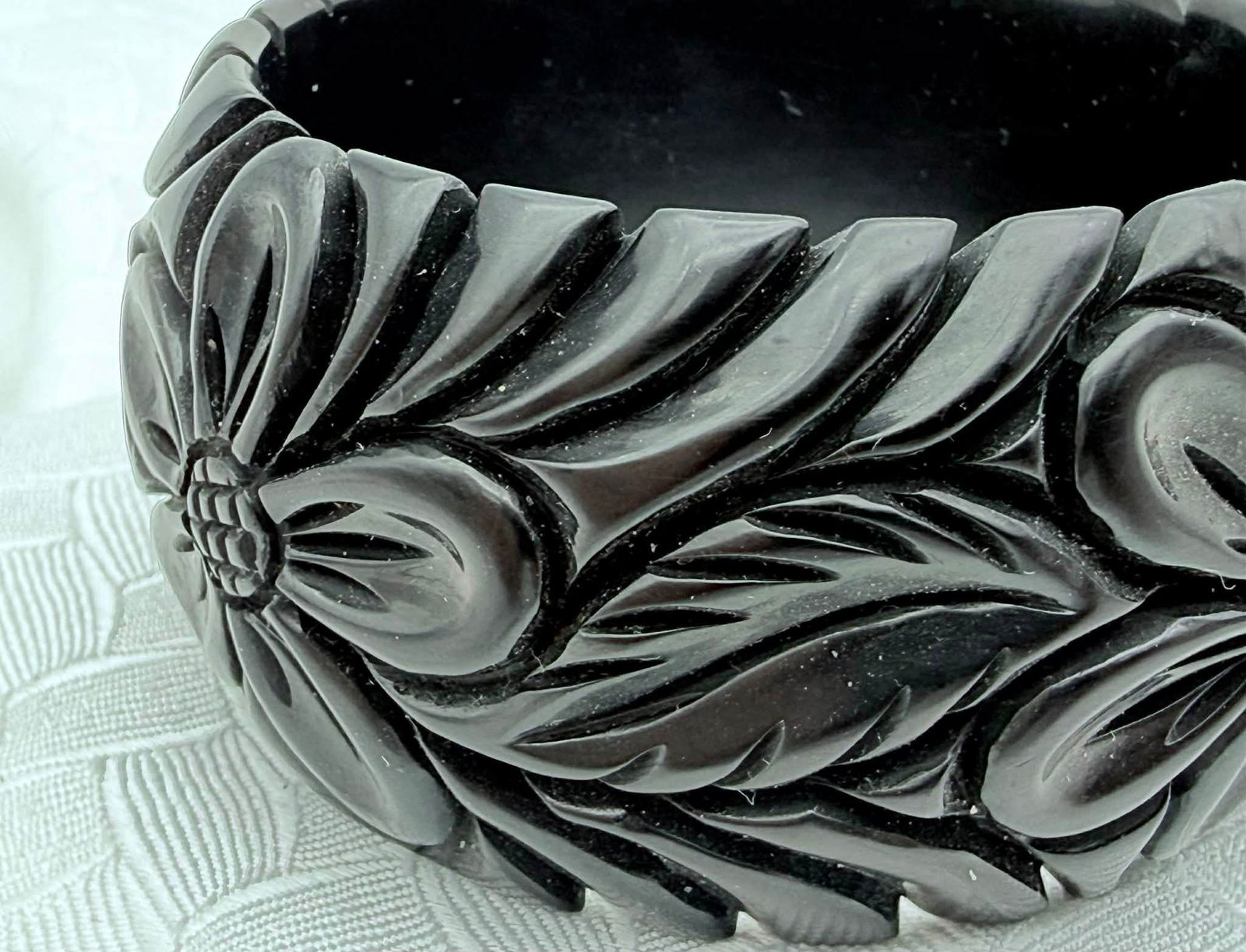 Mid-Century Carved Black Bakelite Bangle Bracelet – Floral Motif – c. 1940s–50s (1 of 5)