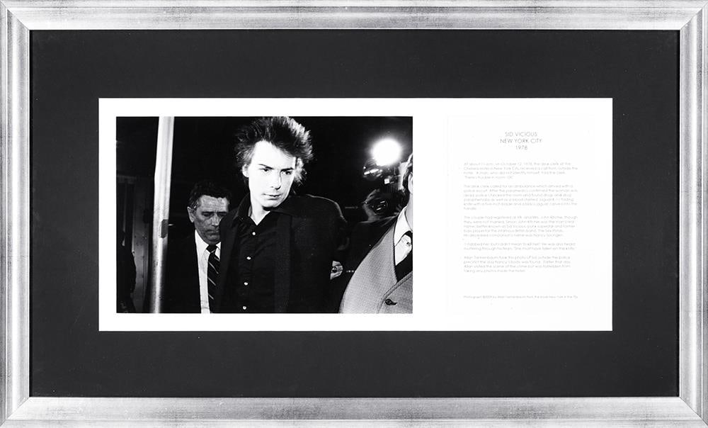 Sid Vicious Photograph by Alan Tannenbaum – Hard Rock Hotel Las Vegas Display, Framed w/ COA (1 of 2)