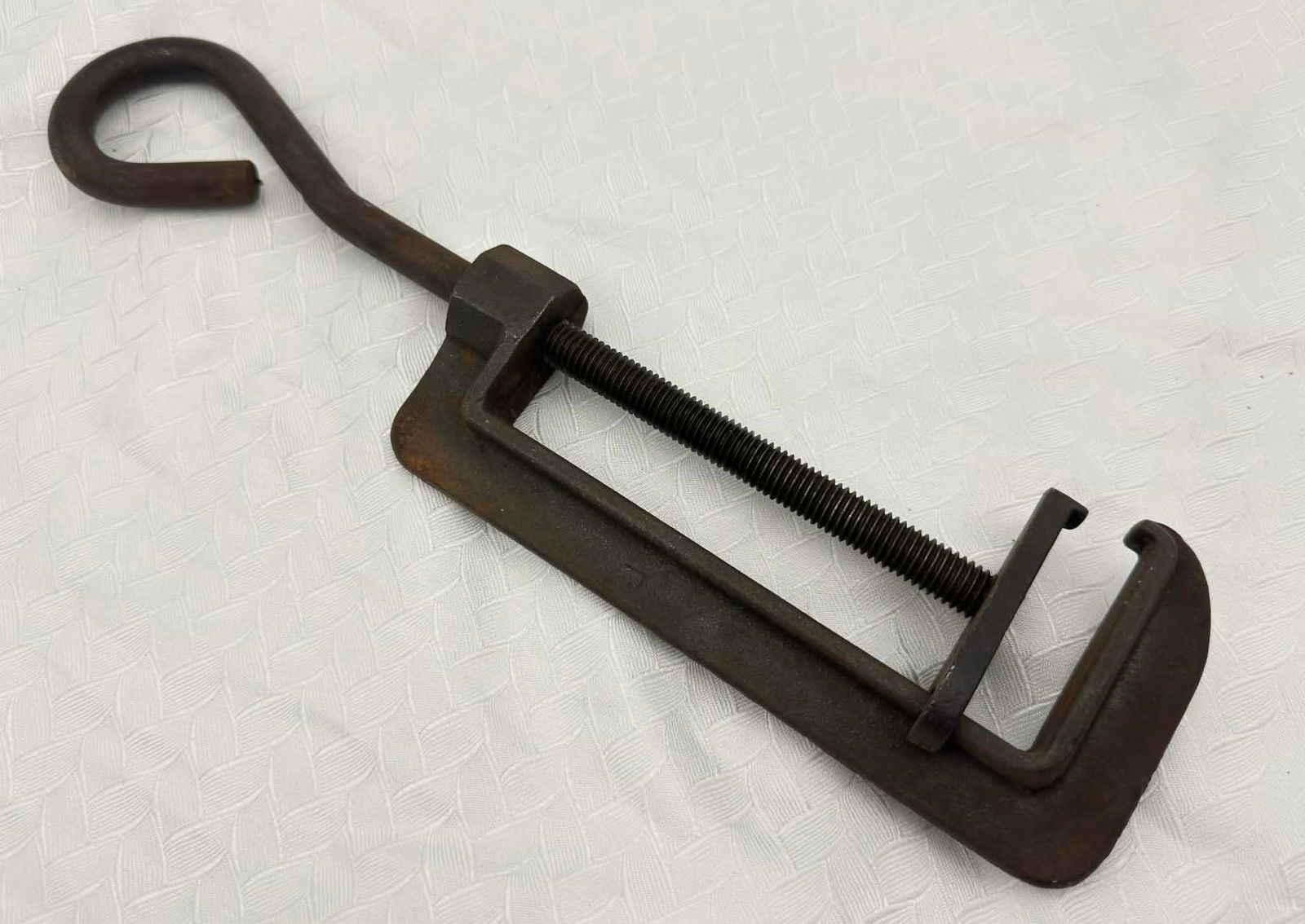 Antique Cast Iron Bear Trap Setter Tool, Heavy Screw Clamp, Early Hunting Equipment (1 of 6)