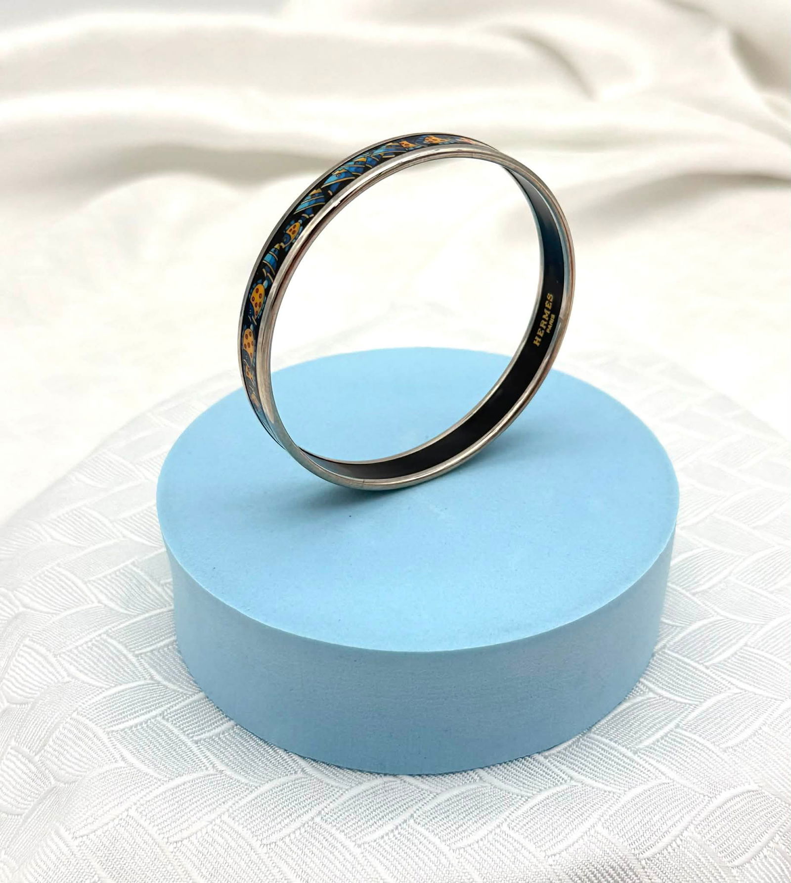 Hermès Enamel Bangle Bracelet – Safari Motif – Blue & Yellow – Made in Austria – With Box: Elegant Hermès enamel bangle bracelet featuring a vibrant safari-themed motif in rich blue, yellow, and black tones. The design showcases stylized animal imagery and graphic pattern work characterist