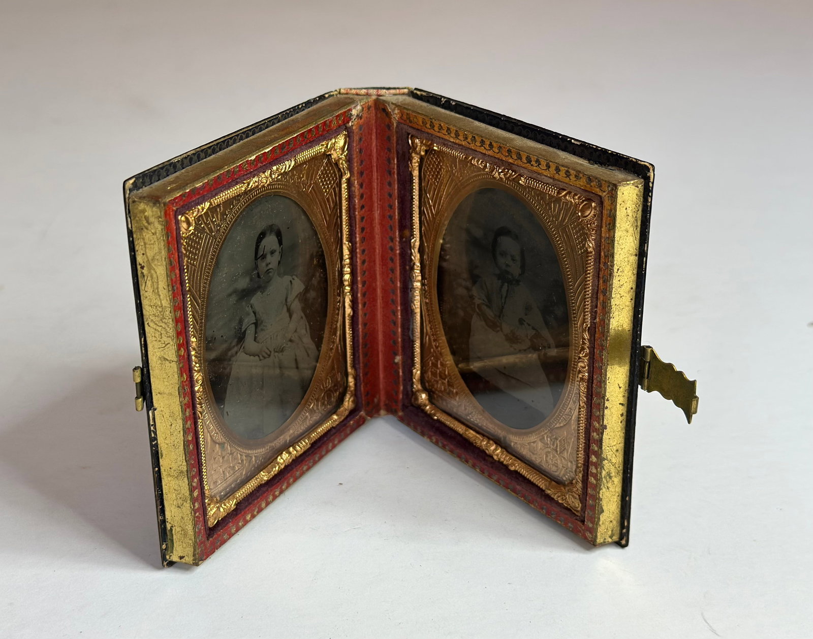 Antique Victorian Double Daguerreotype of Children in Thermoplastic Union Case: Antique Victorian double daguerreotype featuring two portraits of children, housed in a thermoplastic Union case with applied floral decoration and gilt border. Each image is presented behind an oval