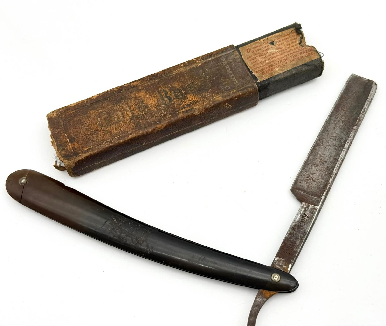 F. Engels Solingen Germany Straight Razor with Original “Gold Bond” Box – ARGO Steel: A vintage straight razor by F. Engels of Solingen, Germany, presented with its original “Gold Bond” labeled box. Solingen, long regarded as one of the world’s premier centers for blade-makin